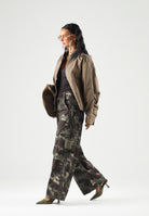 ADIDAS ORIGINALS Bomber giubbotto di jeans PREMIUM ESSENTIALS beige per uomo e donna KR9657 . ADIDAS ORIGINALS 