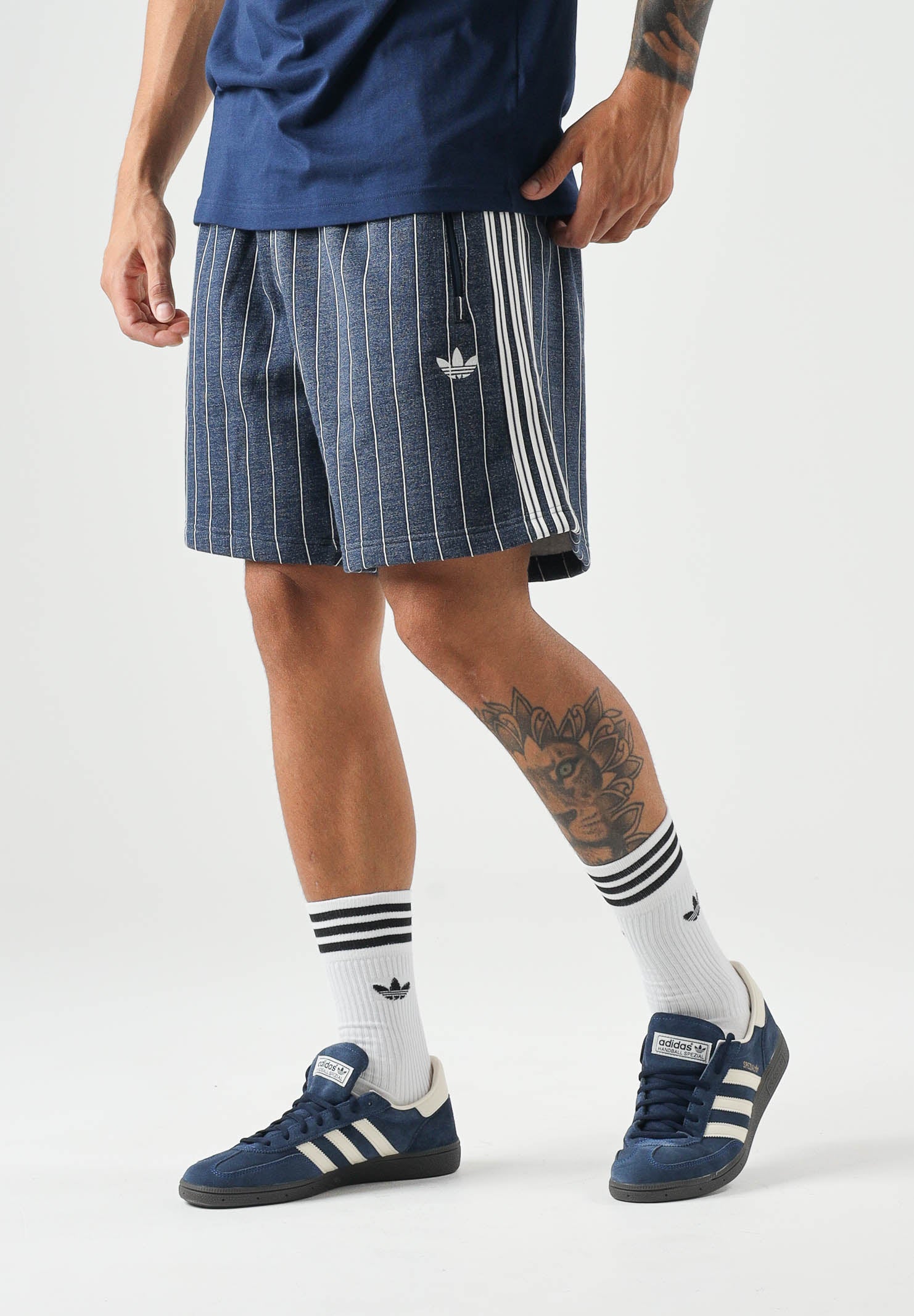 ADIDAS ORIGINALS Short PINSTRIPES blu da uomo e donna con motivo gessato<BR/> KR9706 . ADIDAS ORIGINALS 