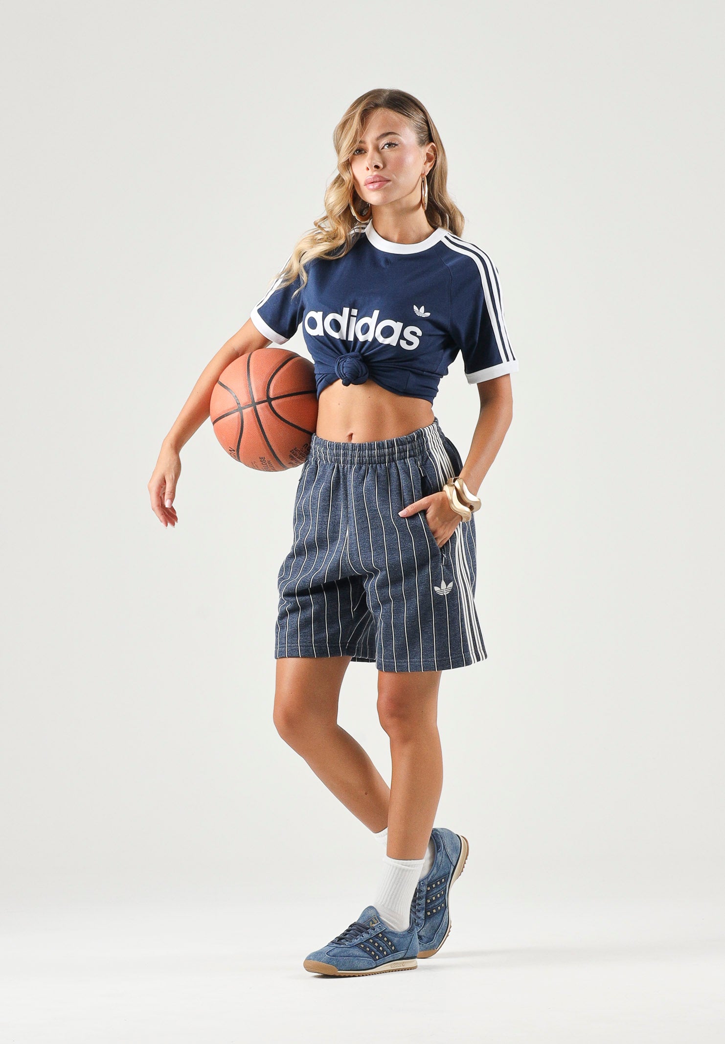 ADIDAS ORIGINALS Short PINSTRIPES blu da uomo e donna con motivo gessato<BR/> KR9706 . ADIDAS ORIGINALS 