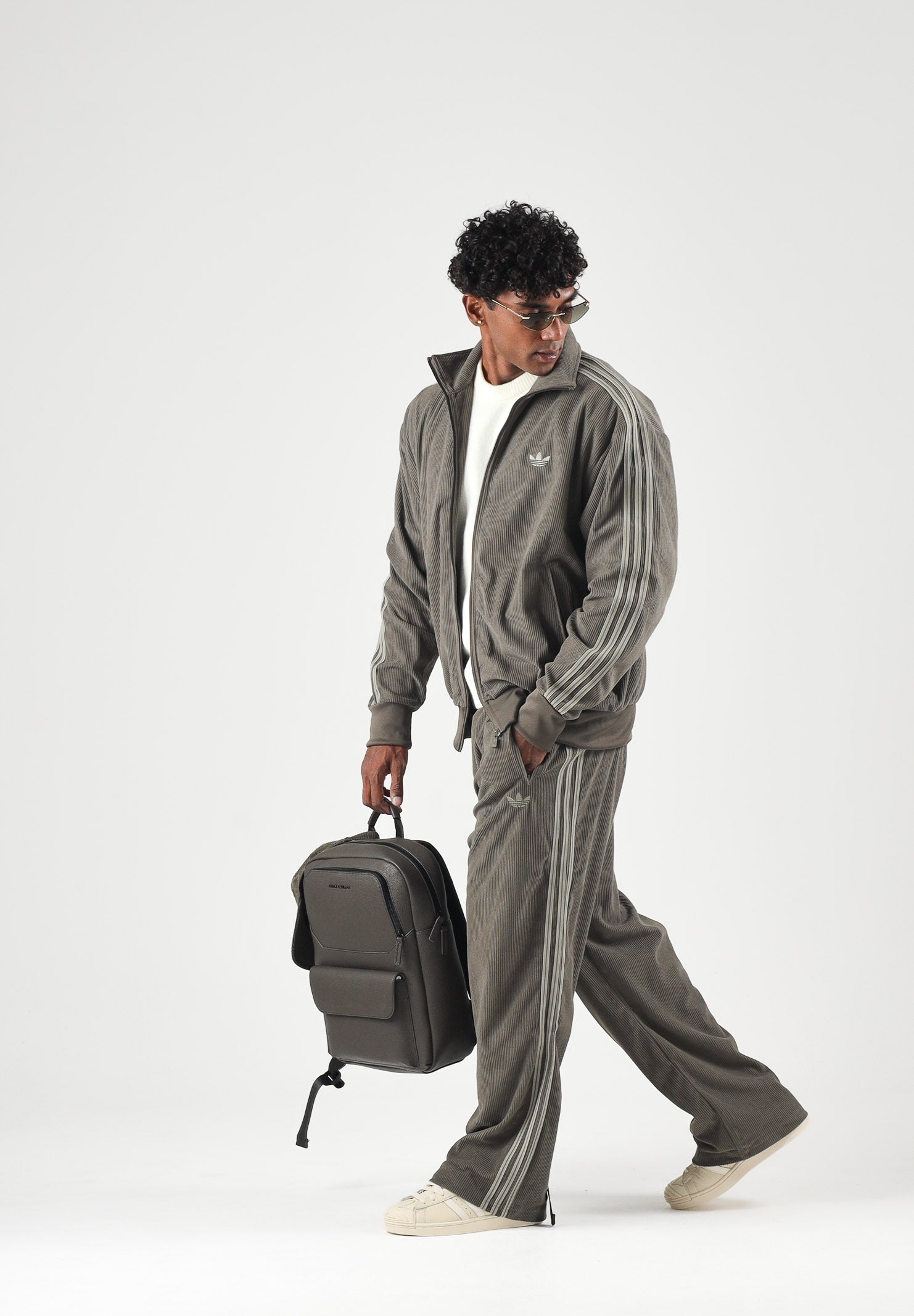 ADIDAS ORIGINALS Pantaloni FIREBIRD CORDUROY verde da uomo con lavorazione in velluto a coste KR9714 . ADIDAS ORIGINALS 