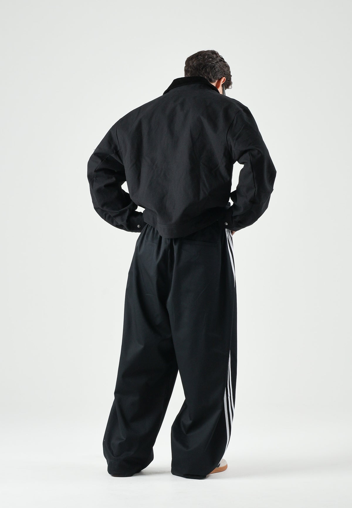 ADIDAS ORIGINALS Giubbotto PREMIUM ESSENTIALS bomber nero da uomo con logo trefoi ricamato KS1615 . ADIDAS ORIGINALS 