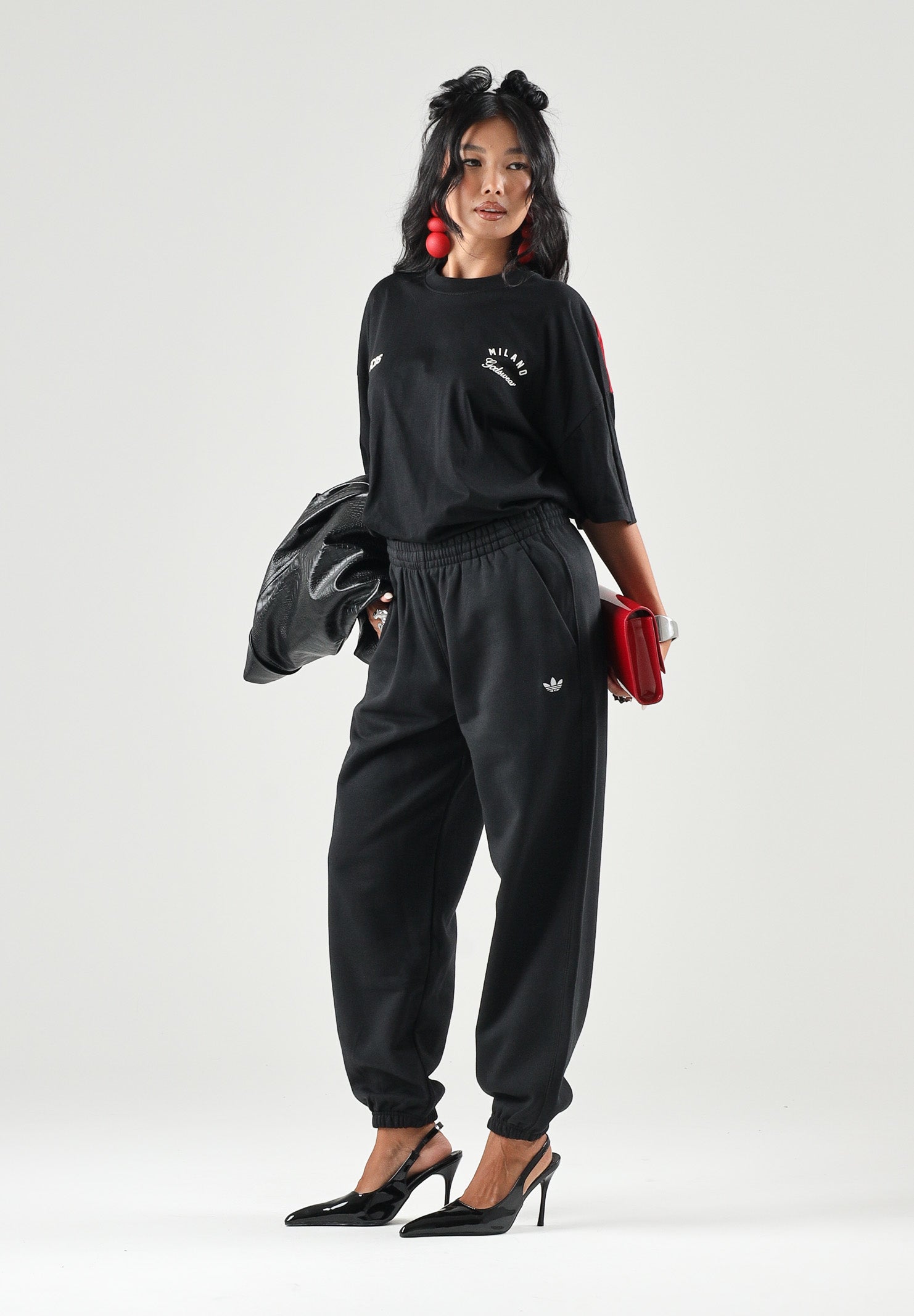 ADIDAS ORIGINALS Pantaloni ESSENTIALS JOGGER nero per donna con vita elasticizzata e polsini inferiori. KS2419 . ADIDAS ORIGINALS 