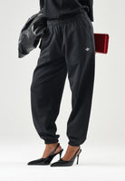 ADIDAS ORIGINALS Pantaloni ESSENTIALS JOGGER nero per donna con vita elasticizzata e polsini inferiori. KS2419 . ADIDAS ORIGINALS 