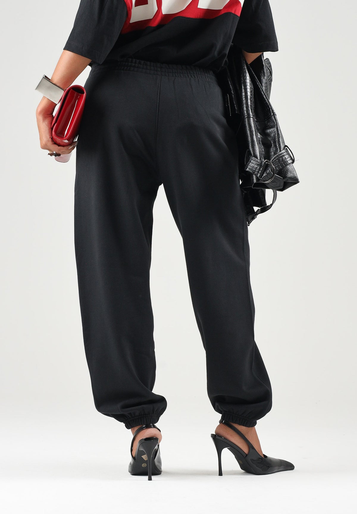 ADIDAS ORIGINALS Pantaloni ESSENTIALS JOGGER nero per donna con vita elasticizzata e polsini inferiori. KS2419 . ADIDAS ORIGINALS 