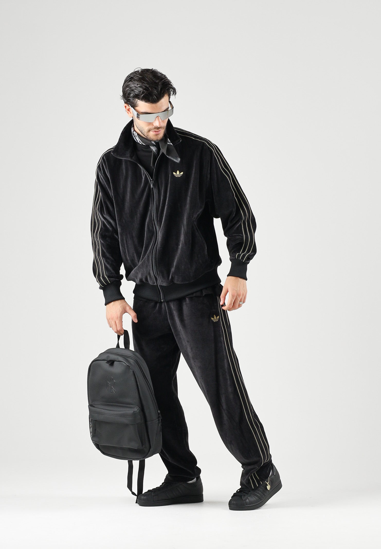 ADIDAS ORIGINALS Pantaloni FIREBIRD VELOUR nero per uomo e donna con dettagli laterali tono su tono. KS4100 . ADIDAS ORIGINALS 