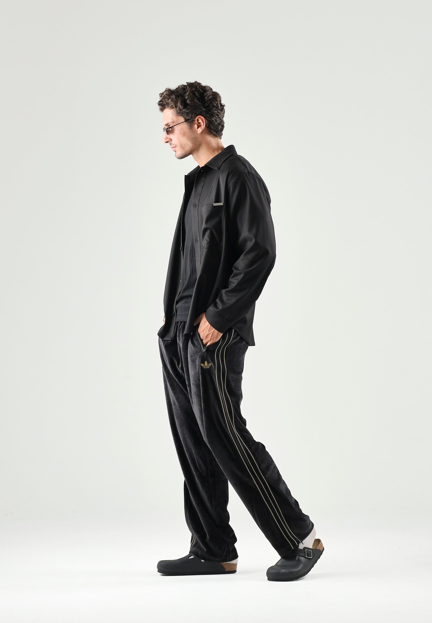 ADIDAS ORIGINALS Pantaloni FIREBIRD VELOUR nero da uomo con dettagli laterali tono su tono. KS4100 . ADIDAS ORIGINALS 