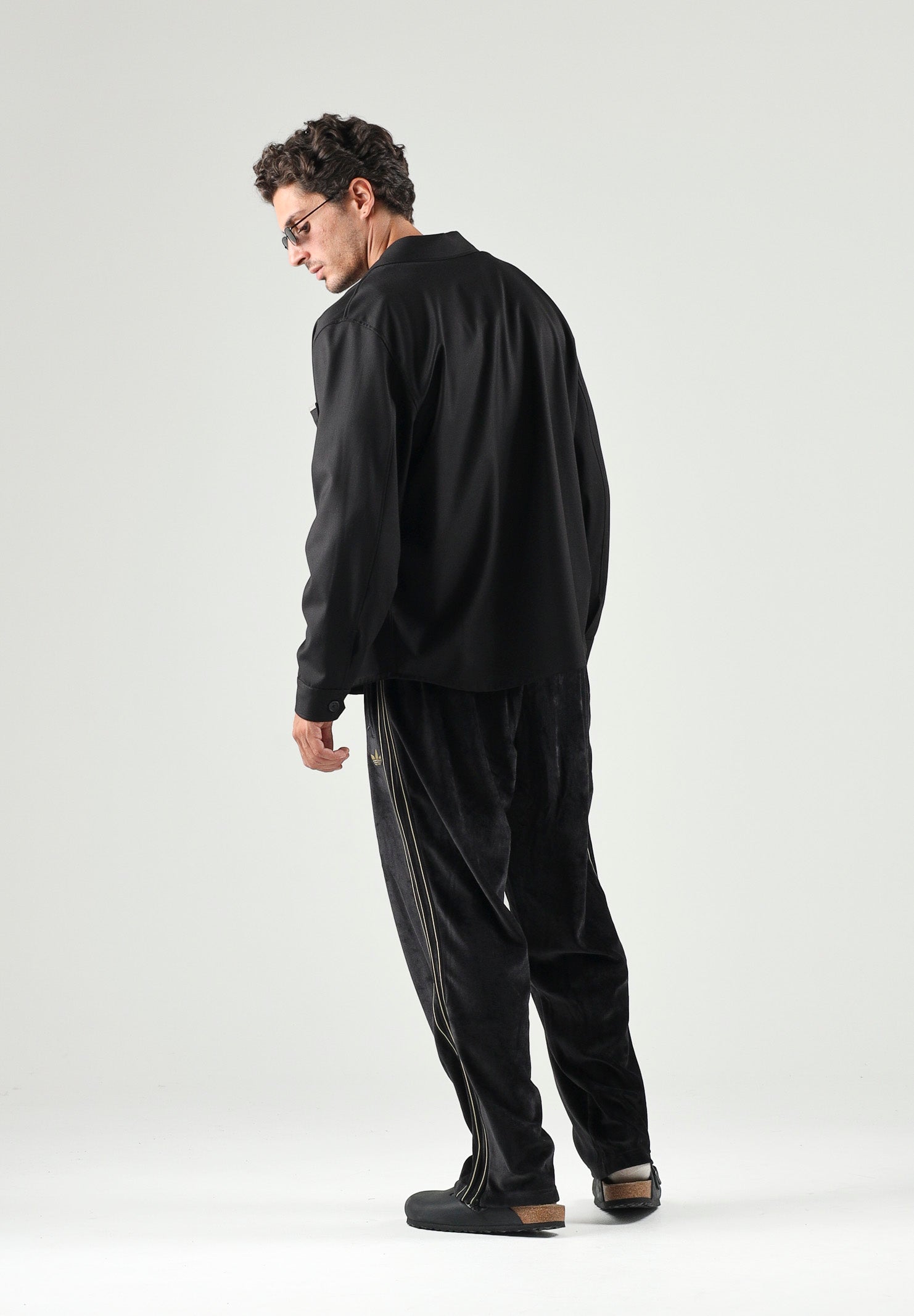 ADIDAS ORIGINALS Pantaloni FIREBIRD VELOUR nero da uomo con dettagli laterali tono su tono. KS4100 . ADIDAS ORIGINALS 