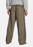ADIDAS ORIGINALS Pantaloni 3-STRIPES PLEATED branch-marrone da uomo KS4129 . ADIDAS ORIGINALS 