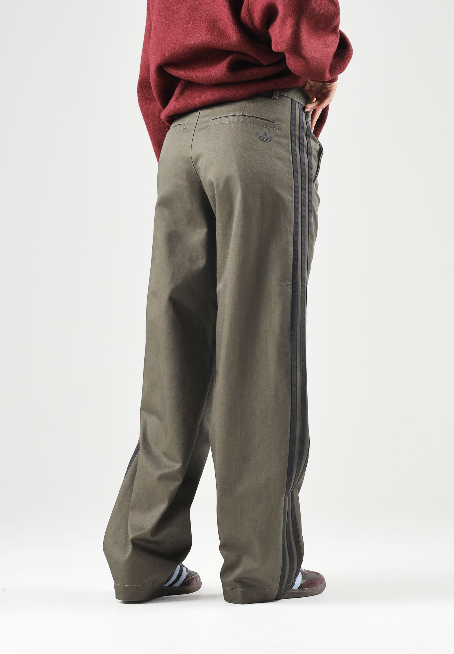 ADIDAS ORIGINALS Pantaloni 3-STRIPES PLEATED branch-marrone per uomo e donna KS4129 . ADIDAS ORIGINALS 