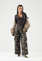 ADIDAS ORIGINALS Jeans i CAMO PANTS  verde oliva per uomo e donna con fantasia camouflage. KS4230 . ADIDAS ORIGINALS 