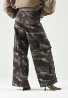 ADIDAS ORIGINALS Jeans i CAMO PANTS  verde oliva per uomo e donna con fantasia camouflage. KS4230 . ADIDAS ORIGINALS 