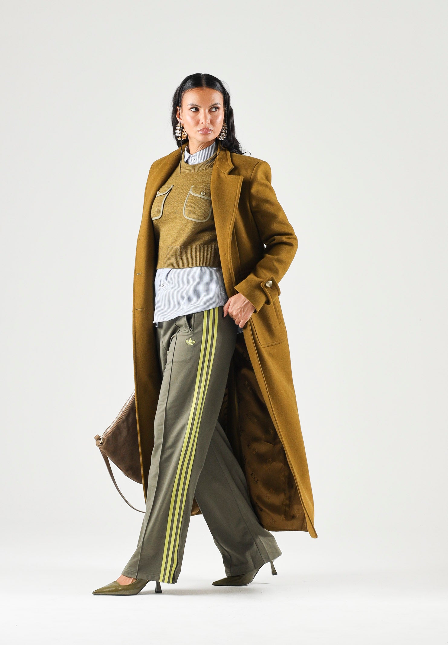 ADIDAS ORIGINALS Pantaloni FIREBIRD LOOSE TRACK PANTS verde olive da donna con 3-stripes iconiche KS4664 . ADIDAS ORIGINALS 