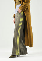 ADIDAS ORIGINALS Pantaloni FIREBIRD LOOSE TRACK PANTS verde olive da donna con 3-stripes iconiche KS4664 . ADIDAS ORIGINALS 