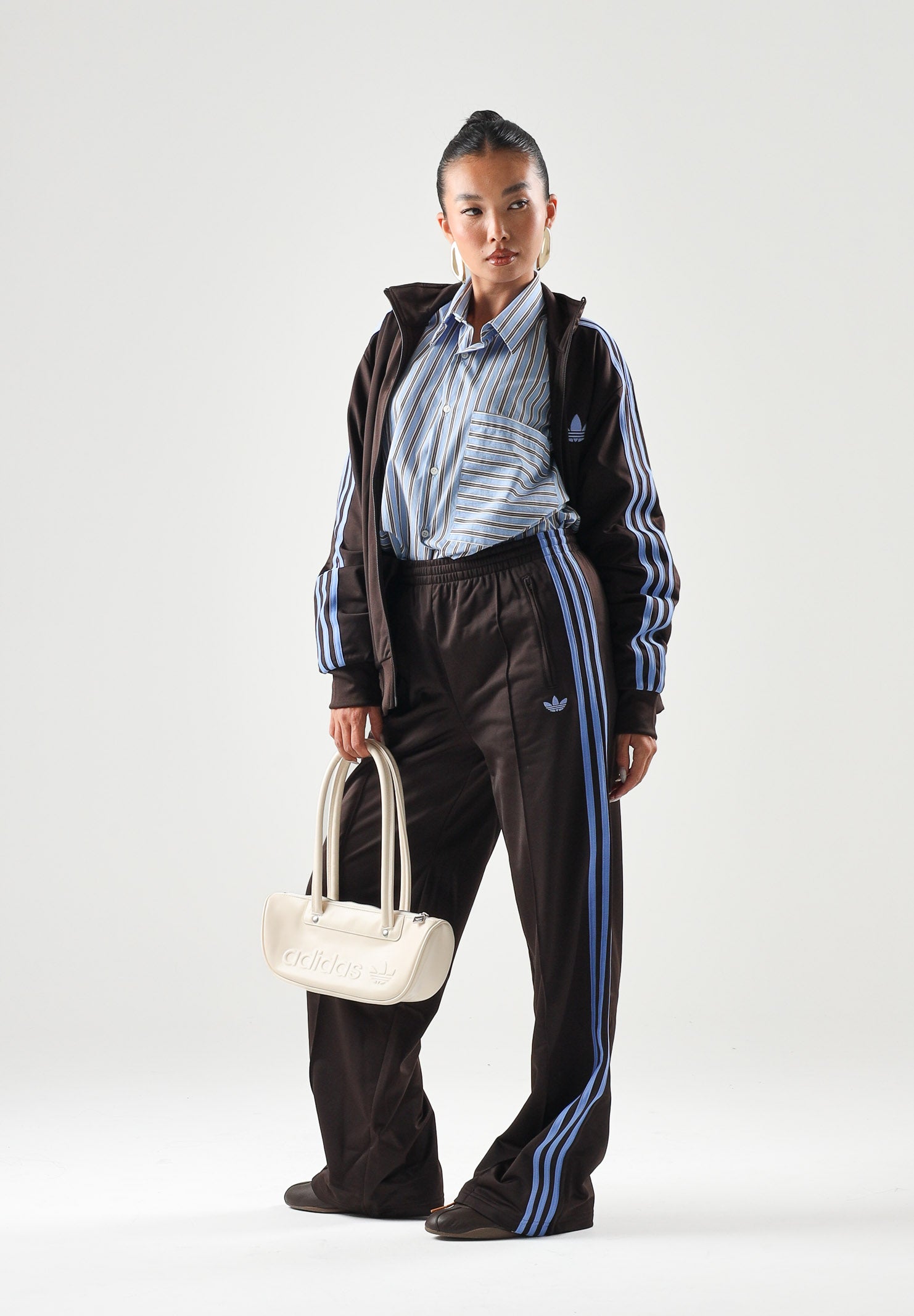 ADIDAS ORIGINALS Pantaloni FIREBIRD LOOSE TRACK auco-marrone da donna con bande laterali a contrasto KS4665 . ADIDAS ORIGINALS 