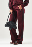 ADIDAS ORIGINALS Pantaloni WIDE LEG maroon per donna con vita elasticizzata e bande laterali a contrasto. KS4669 . ADIDAS ORIGINALS 