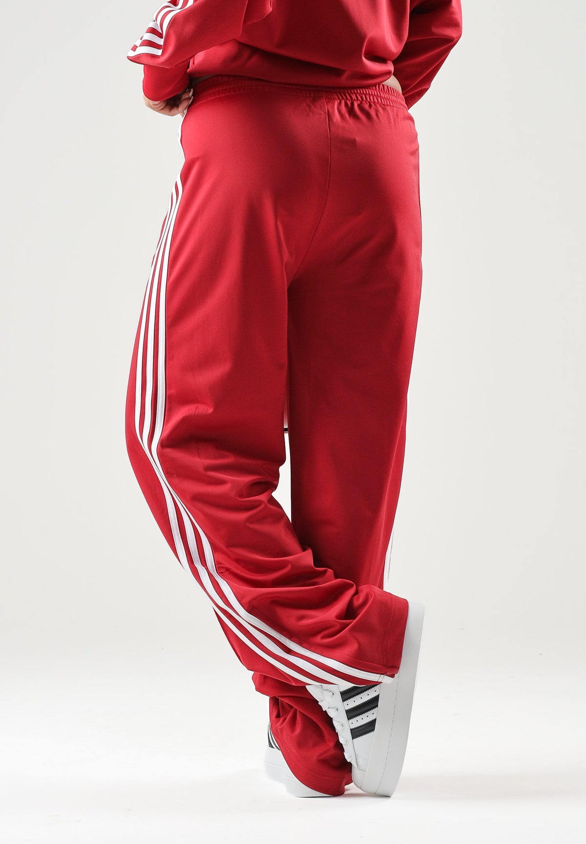 ADIDAS ORIGINALS Pantaloni sportivi FIREBIRD LOOSE A victory red rosso da donna con mini logo iconico KS4670 . ADIDAS ORIGINALS 