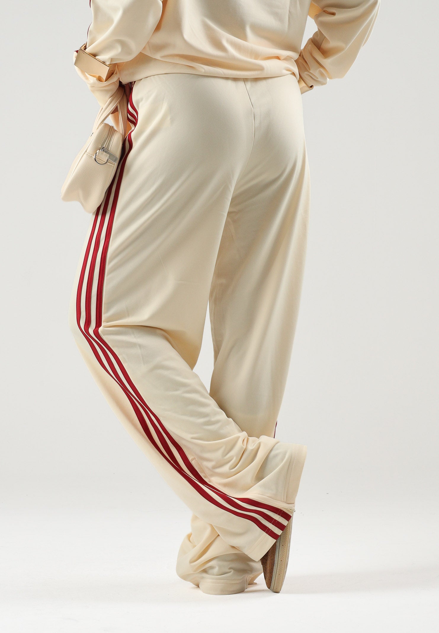 ADIDAS ORIGINALS Pantaloni FIREBIRD LOOSE TRACKSUIT panna per uomo e  donna con tre strisce rosse a contrasto. KS4671 . ADIDAS ORIGINALS 
