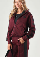 ADIDAS ORIGINALS Felpa con zip FIREBIRD maroon-bordeaux per donna con iconiche bande a contrasto. KS4678 . ADIDAS ORIGINALS 