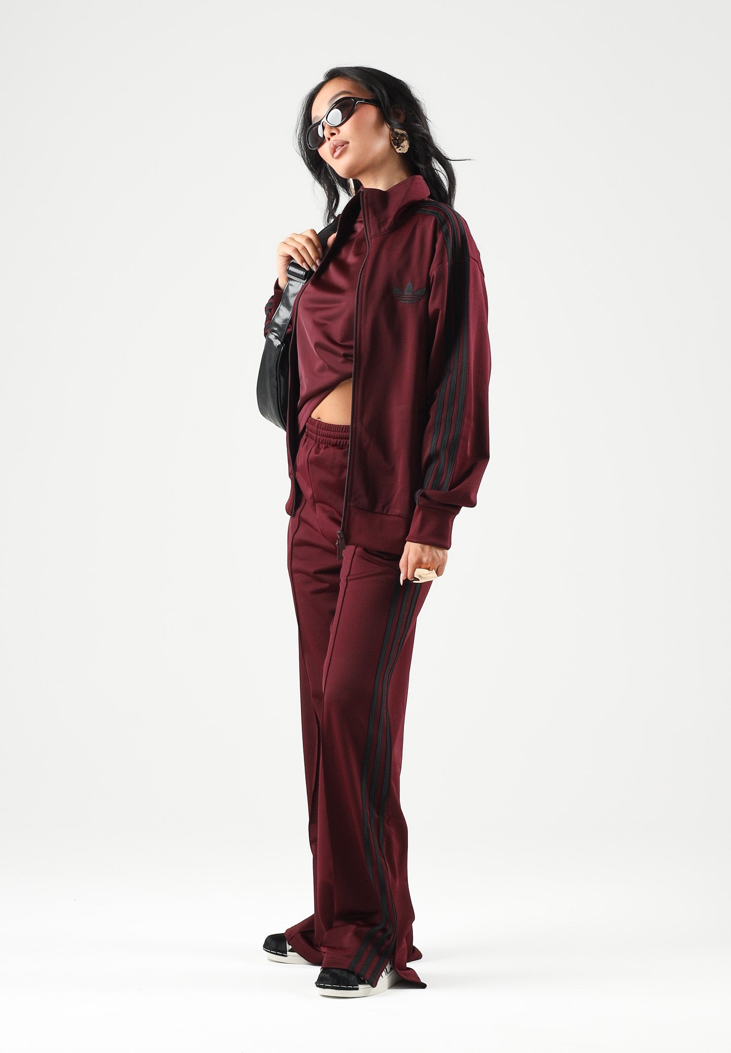 ADIDAS ORIGINALS Felpa con zip FIREBIRD maroon-bordeaux per donna con iconiche bande a contrasto. KS4678 . ADIDAS ORIGINALS 