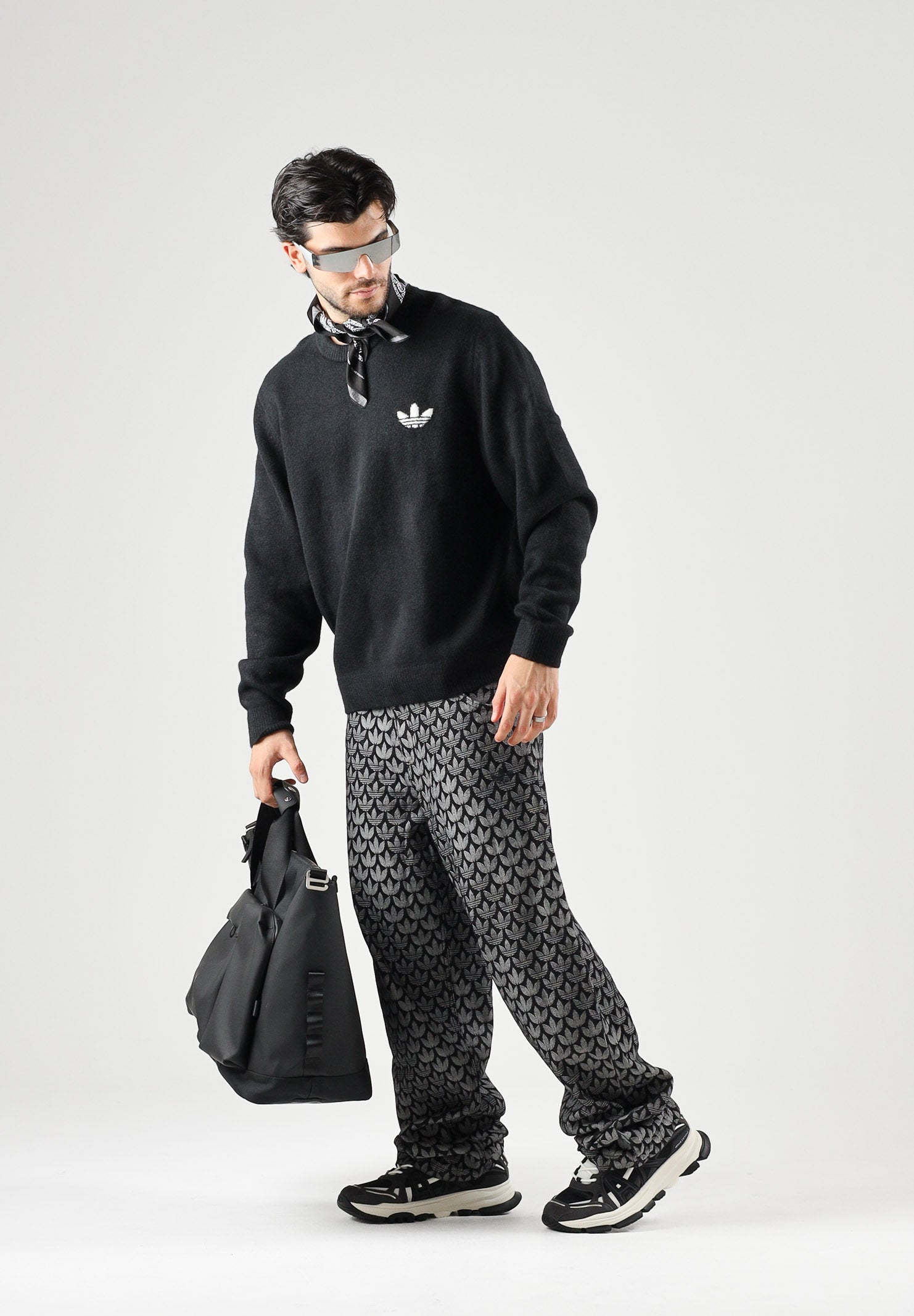 ADIDAS ORIGINALS Maglione girocolloTREFOIL ESSENTIALS FULLY nero per uomo e donna con logo iconico KS4891 . ADIDAS ORIGINALS 