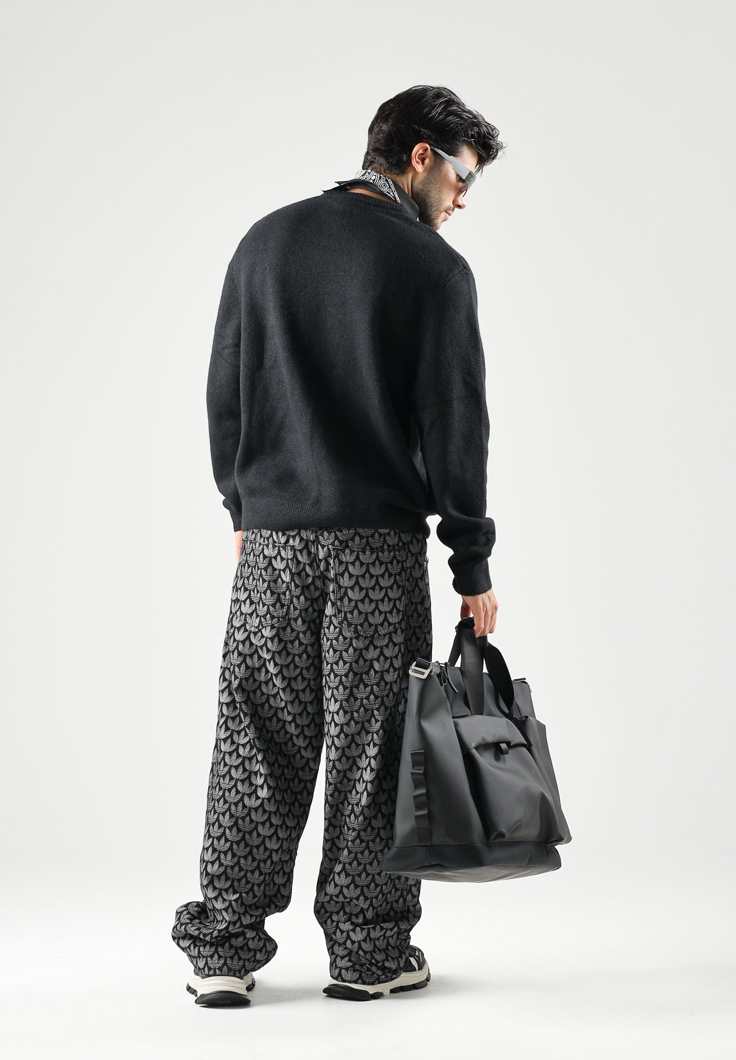 ADIDAS ORIGINALS Maglione girocolloTREFOIL ESSENTIALS FULLY nero per uomo e donna con logo iconico KS4891 . ADIDAS ORIGINALS 