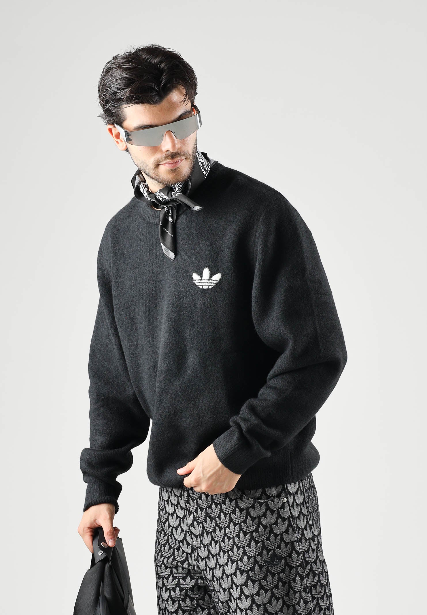 ADIDAS ORIGINALS Maglione girocolloTREFOIL ESSENTIALS FULLY nero per uomo e donna con logo iconico KS4891 . ADIDAS ORIGINALS 