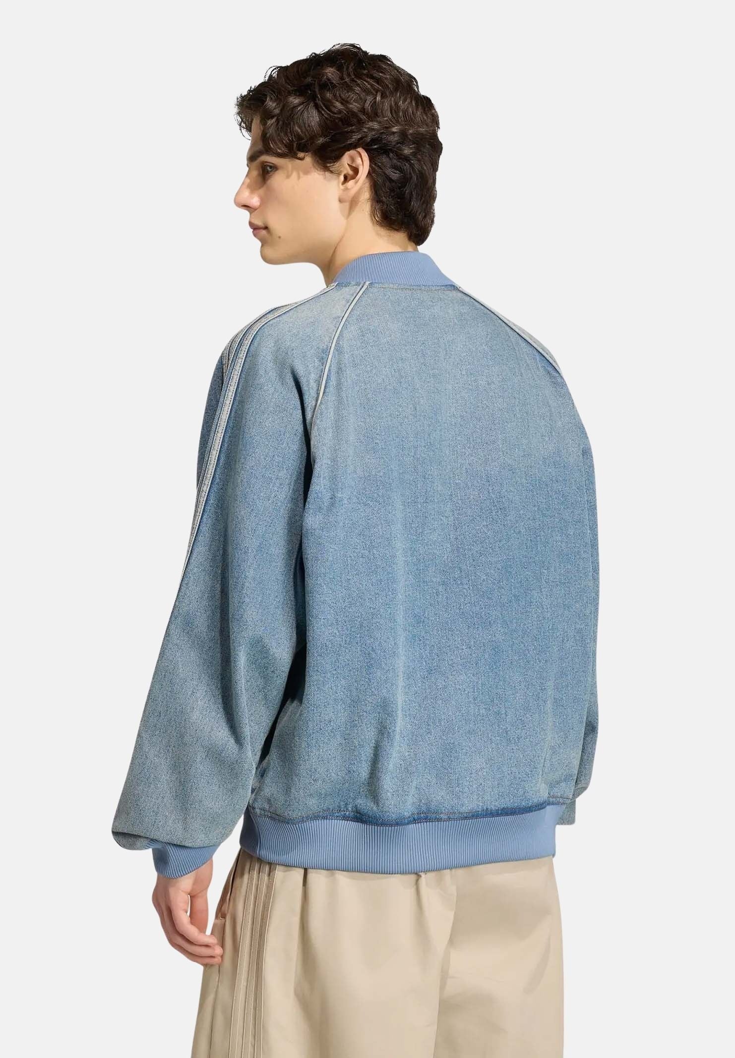 ADIDAS ORIGINALS Giubbotto di jeans SST ADICOLOR worn blu da uomo con zip e iconiche 3-Stripes sulle maniche KS4962 . ADIDAS ORIGINALS 
