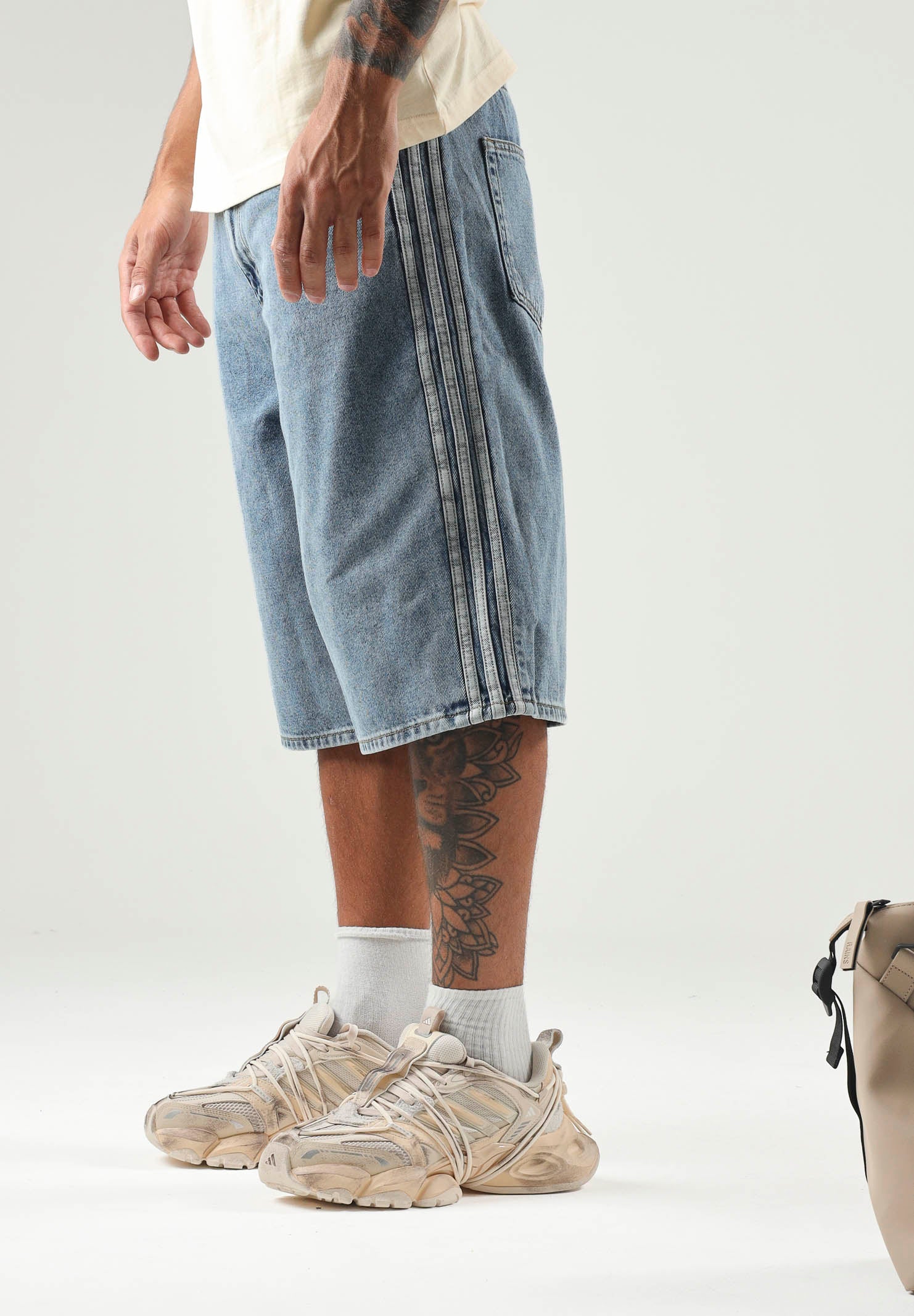 ADIDAS ORIGINALS Shorts FIREBIRD MID-RISE light-blu da uomo con iconiche 3-Stripes KS4975 . ADIDAS ORIGINALS 