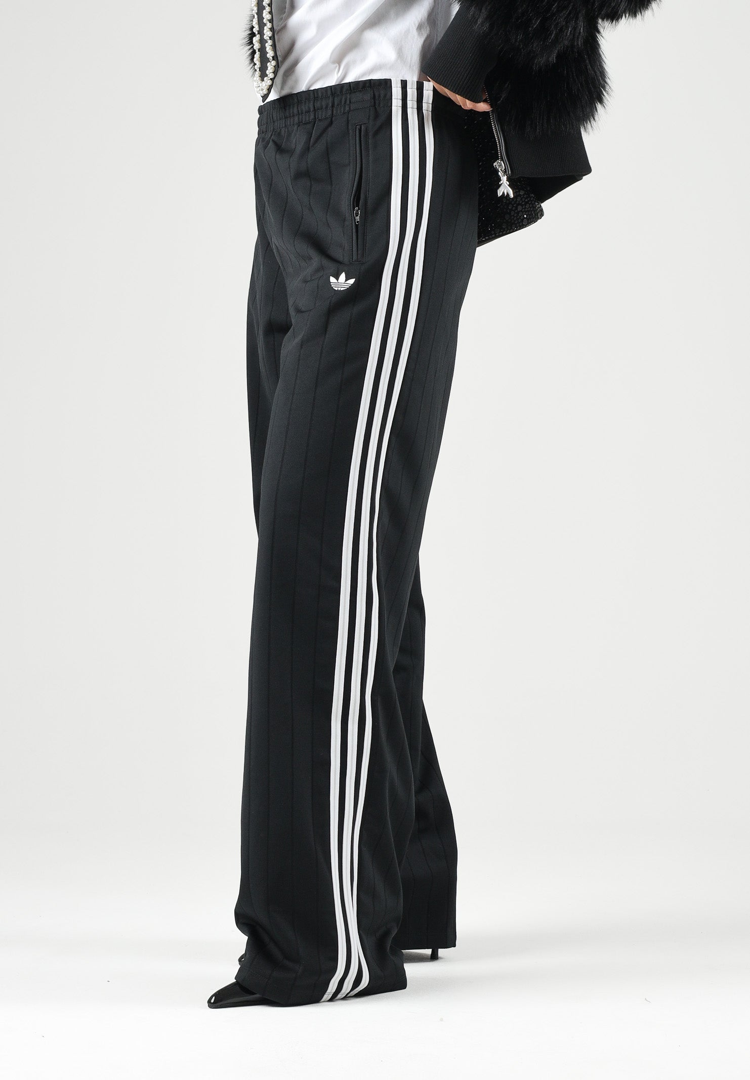 ADIDAS ORIGINALS Pantaloni PINSTRIPE FIREBIRD nero da donna con motivo gessato KS6787 . ADIDAS ORIGINALS 