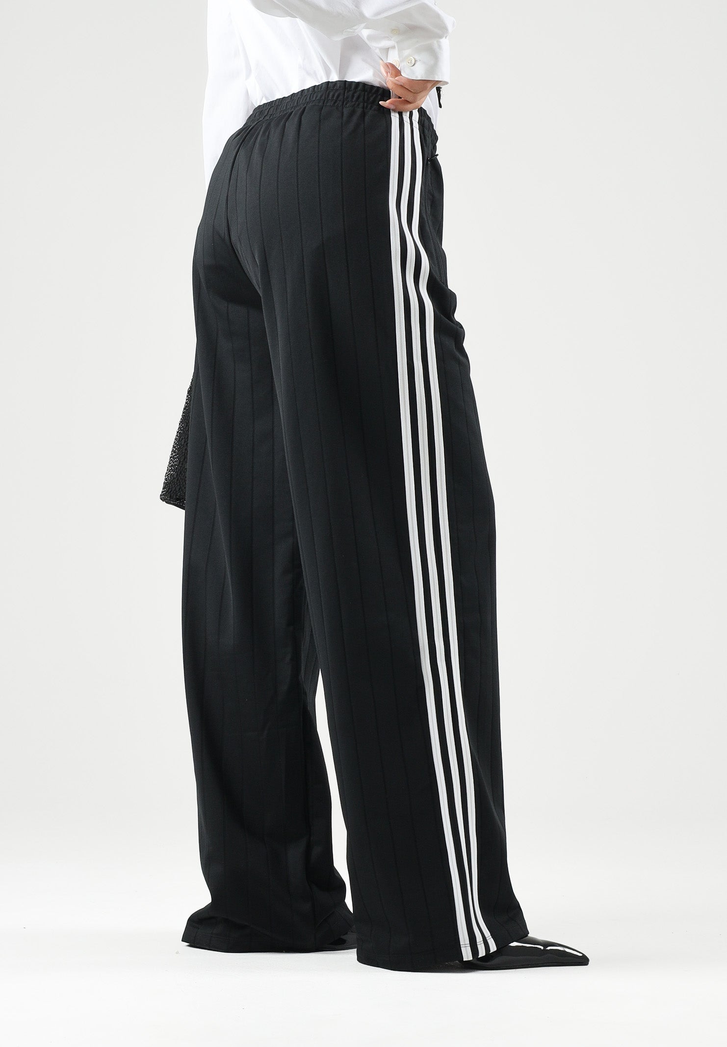 ADIDAS ORIGINALS Pantaloni PINSTRIPE FIREBIRD nero da donna con motivo gessato KS6787 . ADIDAS ORIGINALS 