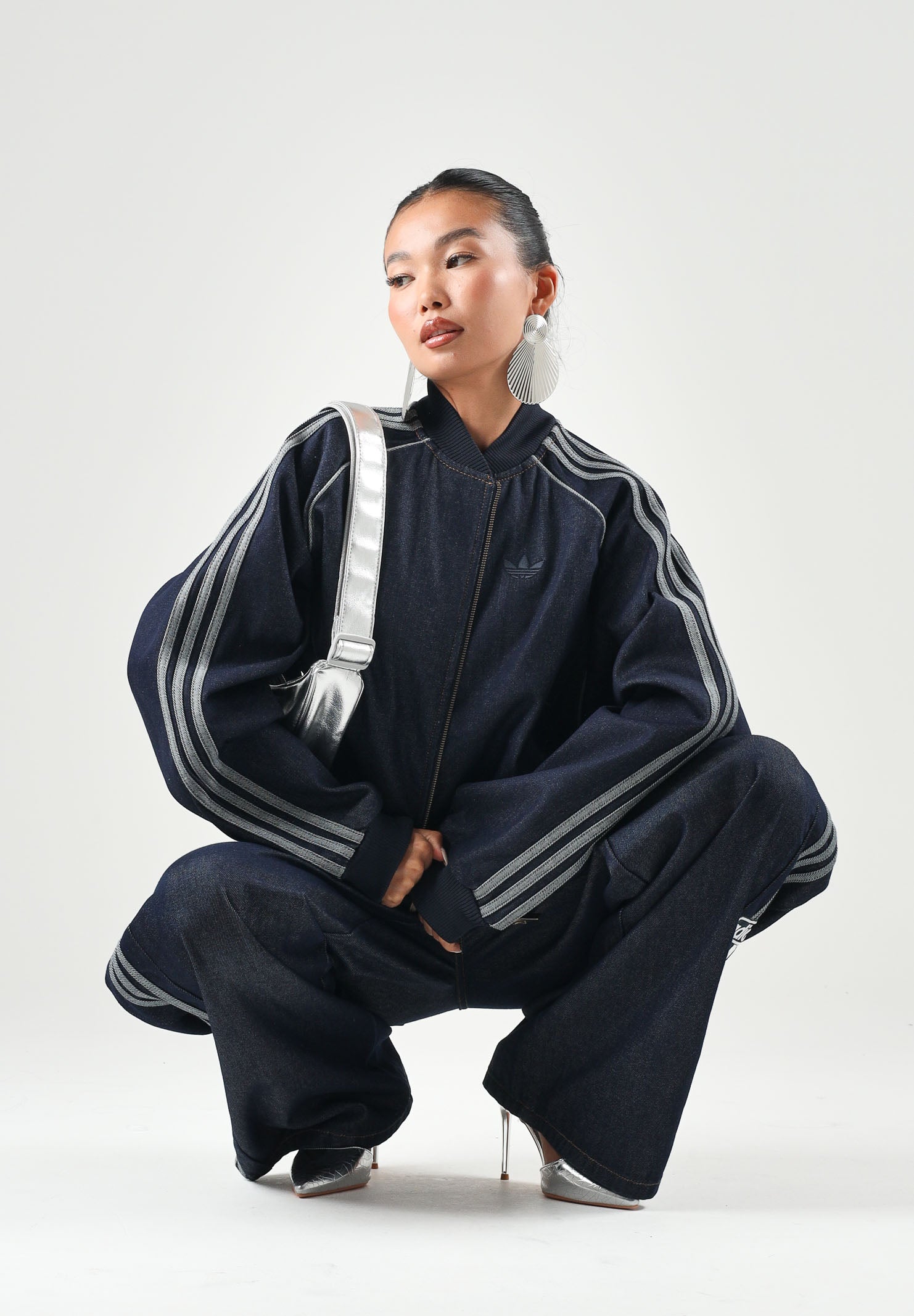 ADIDAS ORIGINALS Giubbotto SST ADICOLOR DENIM blu per uomo e donna , con iconiche 3-Stripes KS6926 . ADIDAS ORIGINALS 
