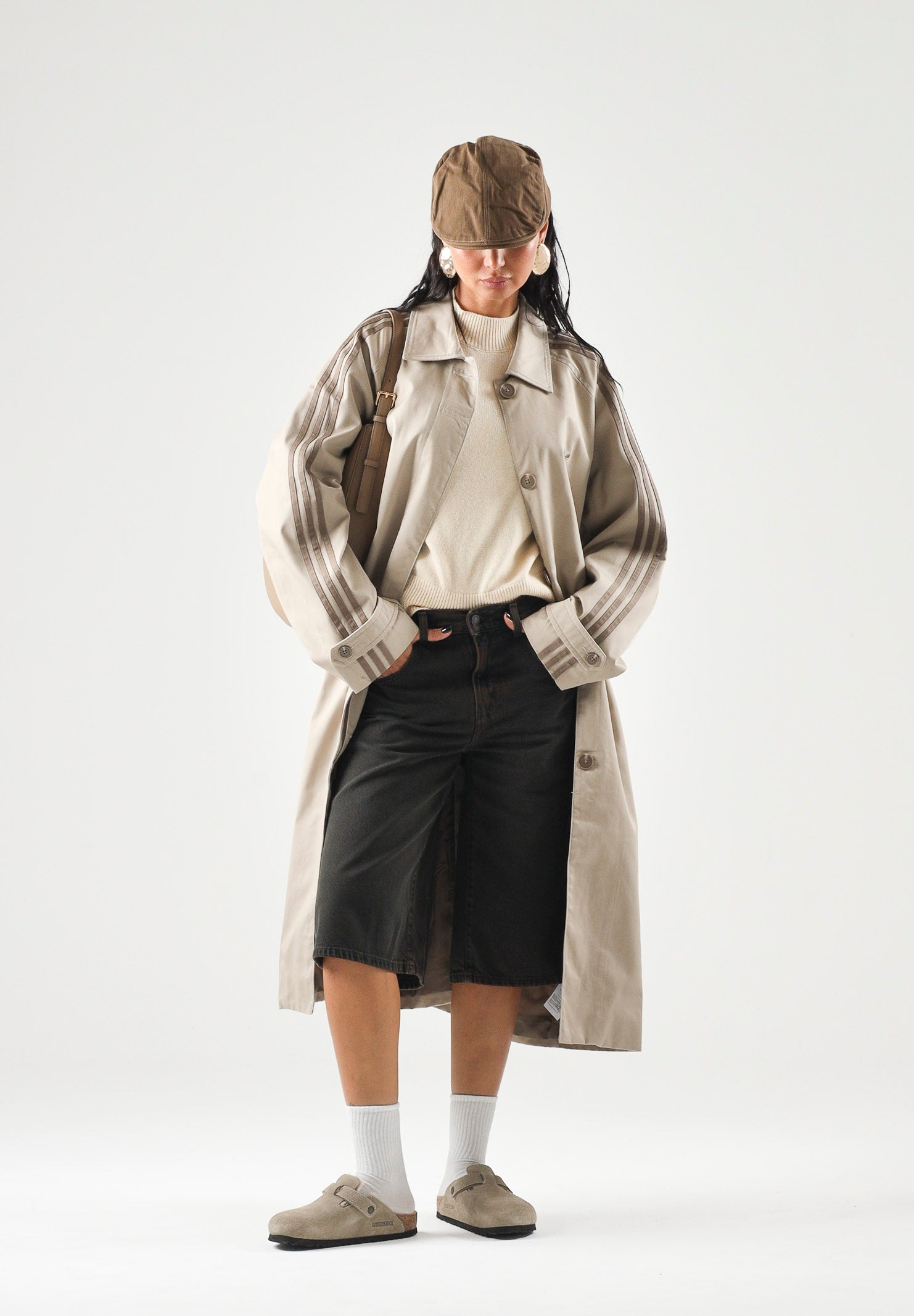 ADIDAS ORIGINALS  Trench  MAC COAT Khaki Three beige da donna con taglio lungo e vestibilità ampia. KS7333 . ADIDAS ORIGINALS 