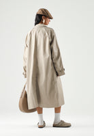 ADIDAS ORIGINALS  Trench  MAC COAT Khaki Three beige da donna con taglio lungo e vestibilità ampia. KS7333 . ADIDAS ORIGINALS 