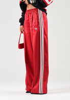 ADIDAS ORIGINALS Pantaloni WIDE LEG rosso per donna con coulisse in vita e bande laterali bianche. KS7338 . ADIDAS ORIGINALS 