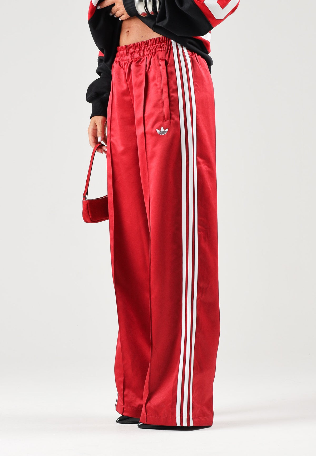 ADIDAS ORIGINALS Pantaloni WIDE LEG rosso per donna con coulisse in vita e bande laterali bianche. KS7338 . ADIDAS ORIGINALS 