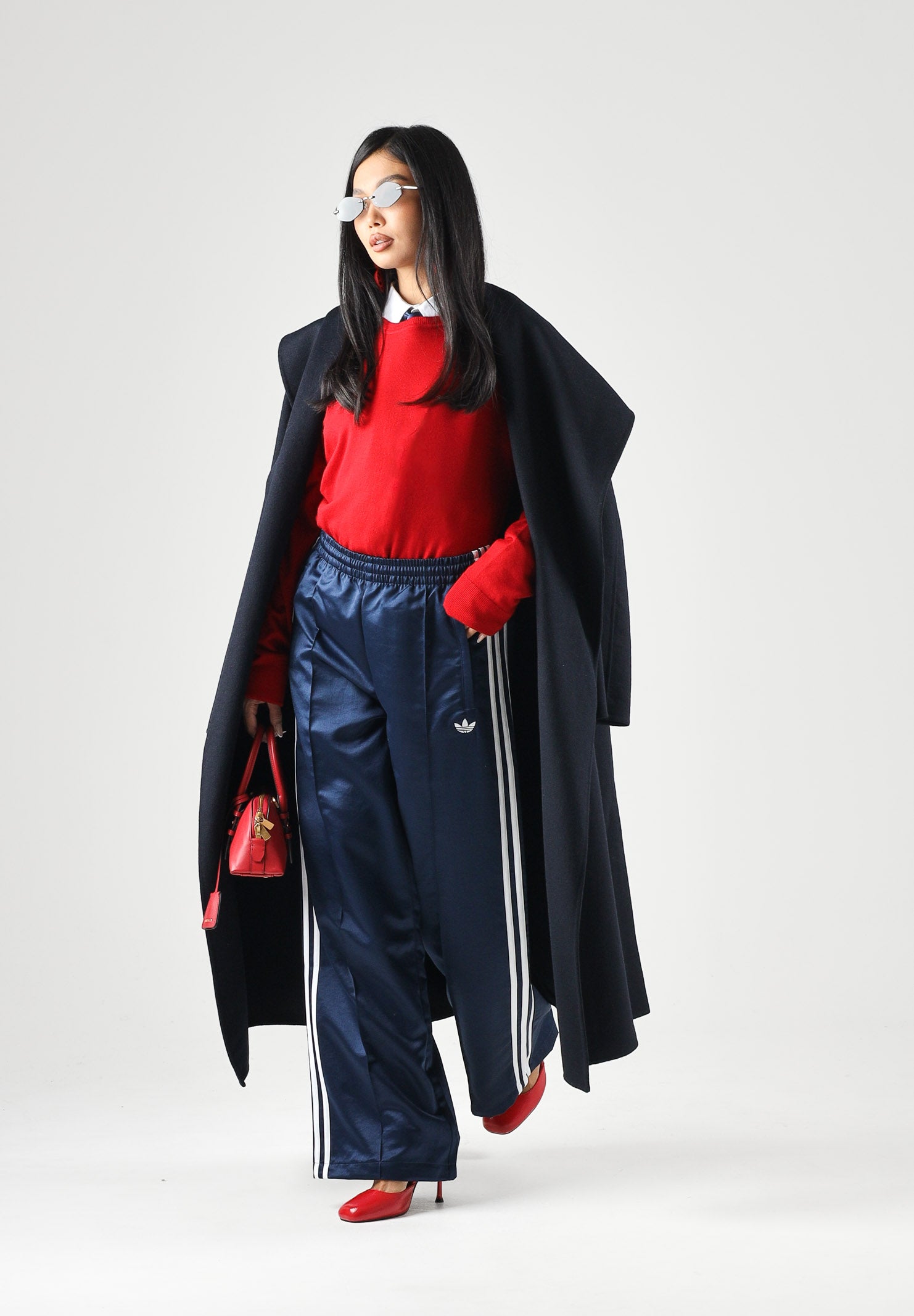 ADIDAS ORIGINALS Pantaloni SATIN SST LOOSE TRACKPANTS blu da donna con iconiche strisce a contrasto e vita elasticizzata KS7339 . ADIDAS ORIGINALS 