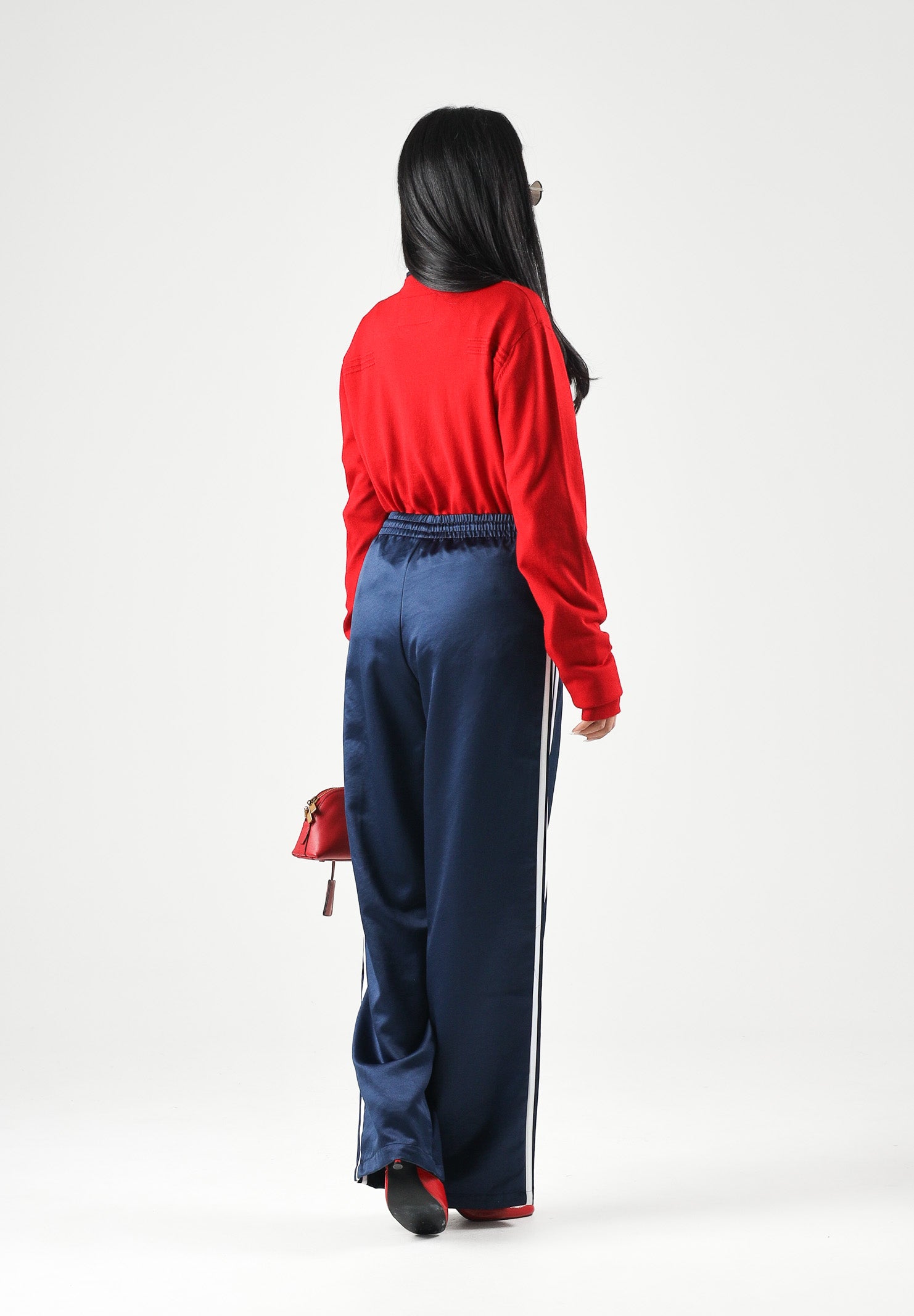 ADIDAS ORIGINALS Pantaloni SATIN SST LOOSE TRACKPANTS blu da donna con iconiche strisce a contrasto e vita elasticizzata KS7339 . ADIDAS ORIGINALS 