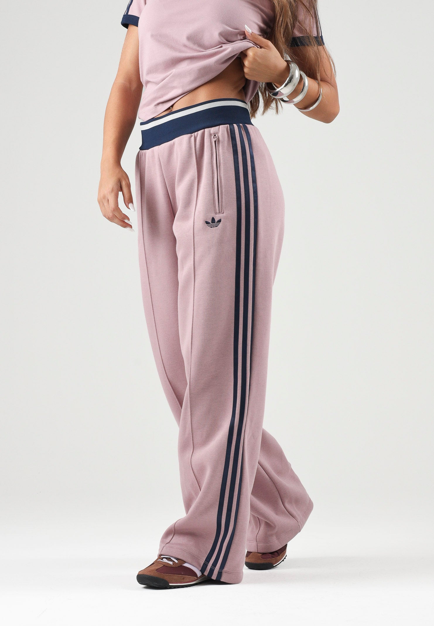 ADIDAS ORIGINALS Pantaloni FIREBIRD LOOSE TRACK PANTS Magic mauve-indigo, rosa e blu da donna KS7349 . ADIDAS ORIGINALS 