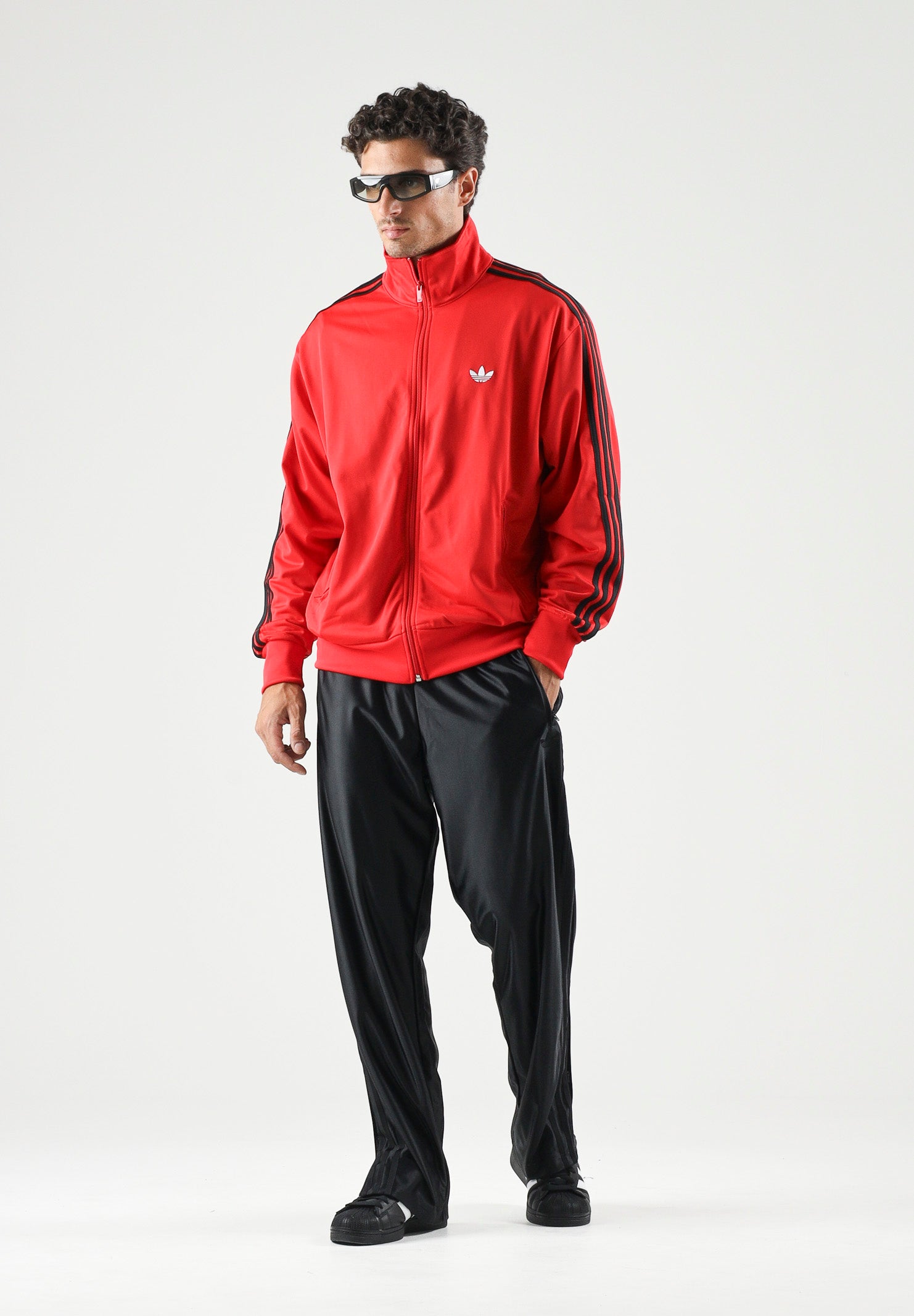 ADIDAS ORIGINALS  Felpa FIREBIRD con zip, vivid red- rosso vivo, da uomo con strisce nere a contrasto<BR/> KS7461 . ADIDAS ORIGINALS 