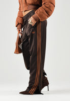 ADIDAS ORIGINALS Pantaloni FIREBIRD TRACK PANTS Aurora Coffee marrone per uomo e donna KS7477 . ADIDAS ORIGINALS 