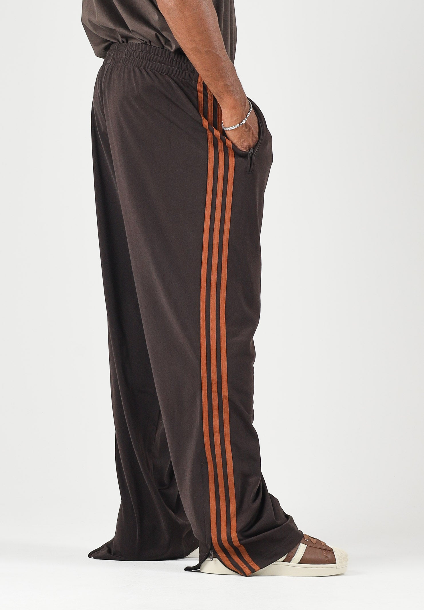 ADIDAS ORIGINALS Pantaloni FIREBIRD TRACK PANTS Aurora Coffee marrone per uomo e donna KS7477 . ADIDAS ORIGINALS 