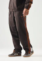ADIDAS ORIGINALS Pantaloni FIREBIRD WOVEN Aurora Coffee-marrone da uomo con logo Trefoil ricamato. KS7499 . ADIDAS ORIGINALS 