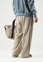 ADIDAS ORIGINALS Pantaloni OVERSIZED khaki beige da uomo con iconiche 3 stripes KS7527 . ADIDAS ORIGINALS 
