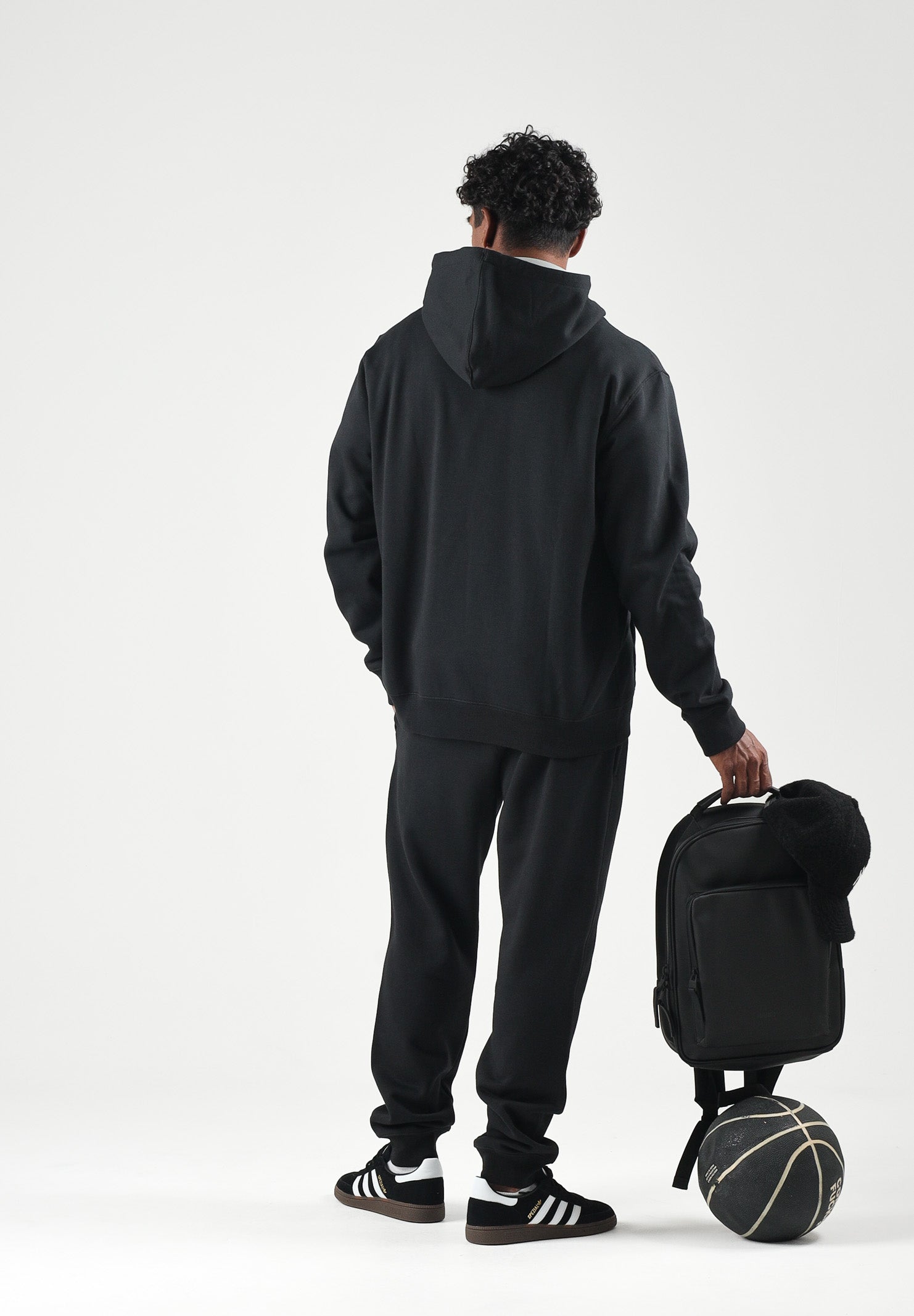 ADIDAS ORIGINALS Felpa cn cappuccio TREFOIL ESSENTIALS HOODIE nera da uomo  con logo iconico KS8920 . ADIDAS ORIGINALS 
