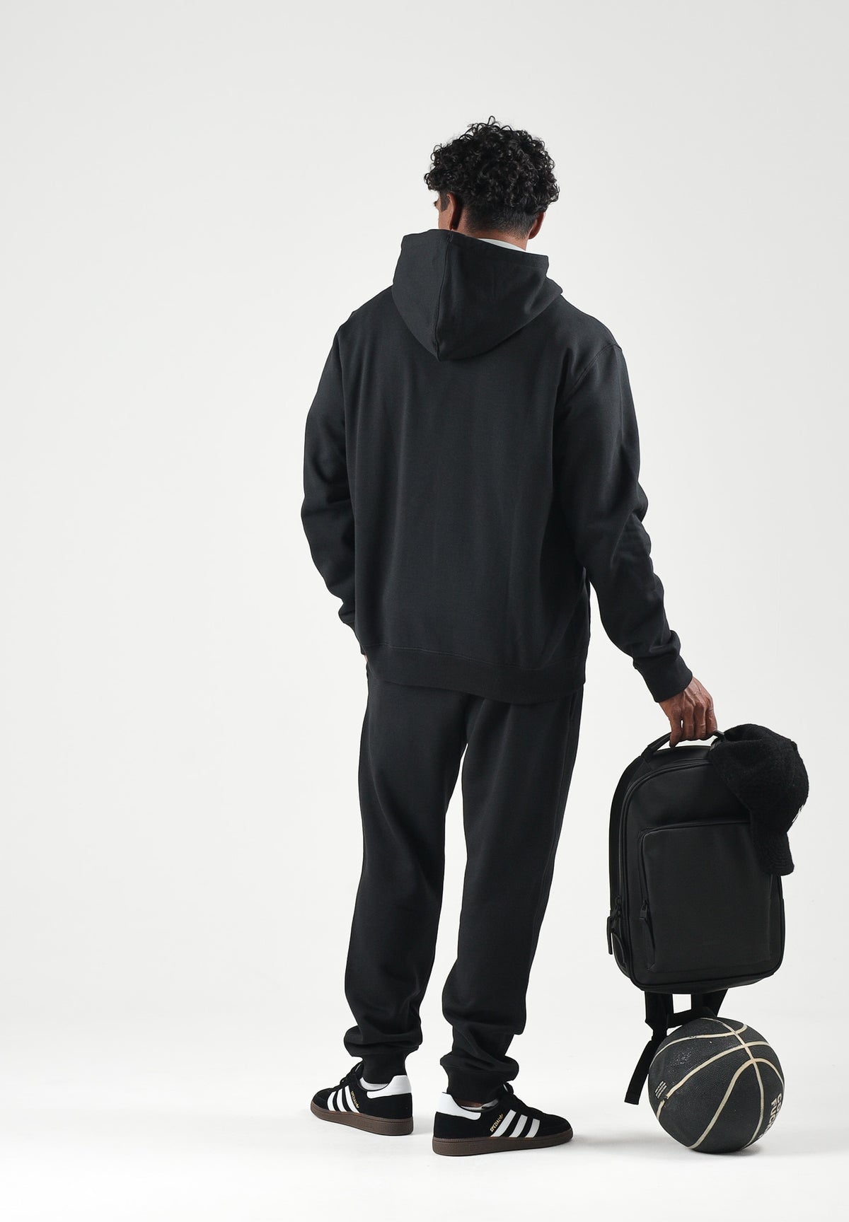 ADIDAS ORIGINALS Felpa cn cappuccio TREFOIL ESSENTIALS HOODIE nera da uomo  con logo iconico KS8920 . ADIDAS ORIGINALS 