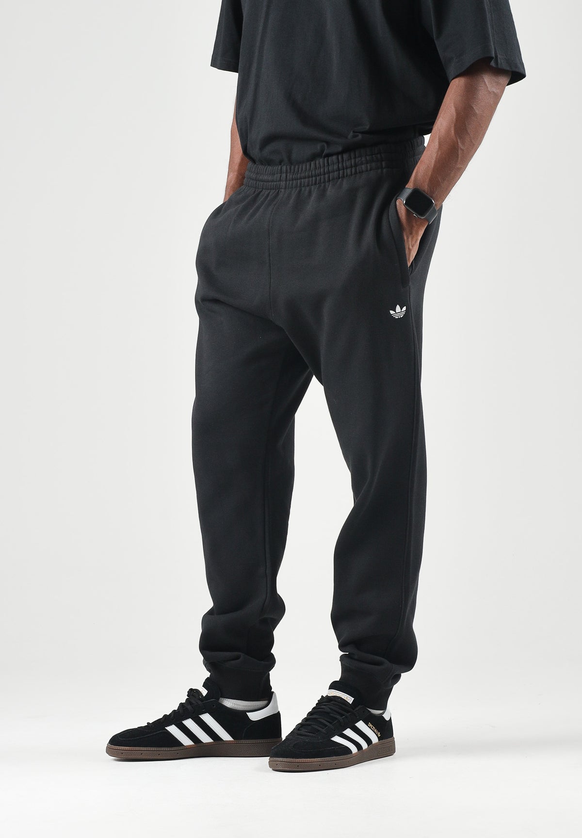 ADIDAS ORIGINALS Pantaloni TREFOIL ESSENTIALS PANTS nero da uomo in tinta unita KS8950 . ADIDAS ORIGINALS 