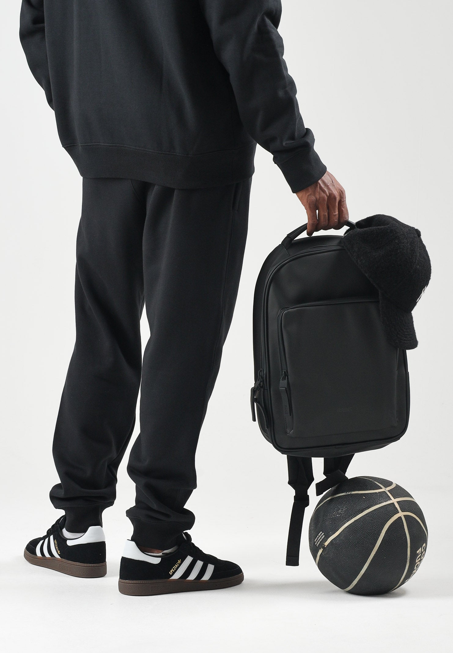 ADIDAS ORIGINALS Pantaloni TREFOIL ESSENTIALS PANTS nero da uomo in tinta unita KS8950 . ADIDAS ORIGINALS 