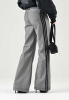 ADIDAS ORIGINALS Pantaloni in jeans WIDE LEG grigi per donna con vita elasticizzata e bande laterali. KS9213 . ADIDAS ORIGINALS 