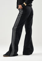 ADIDAS ORIGINALS Jeans SST LOW RISE FLARED nero da donna con gamba svasata. KS9214 . ADIDAS ORIGINALS 