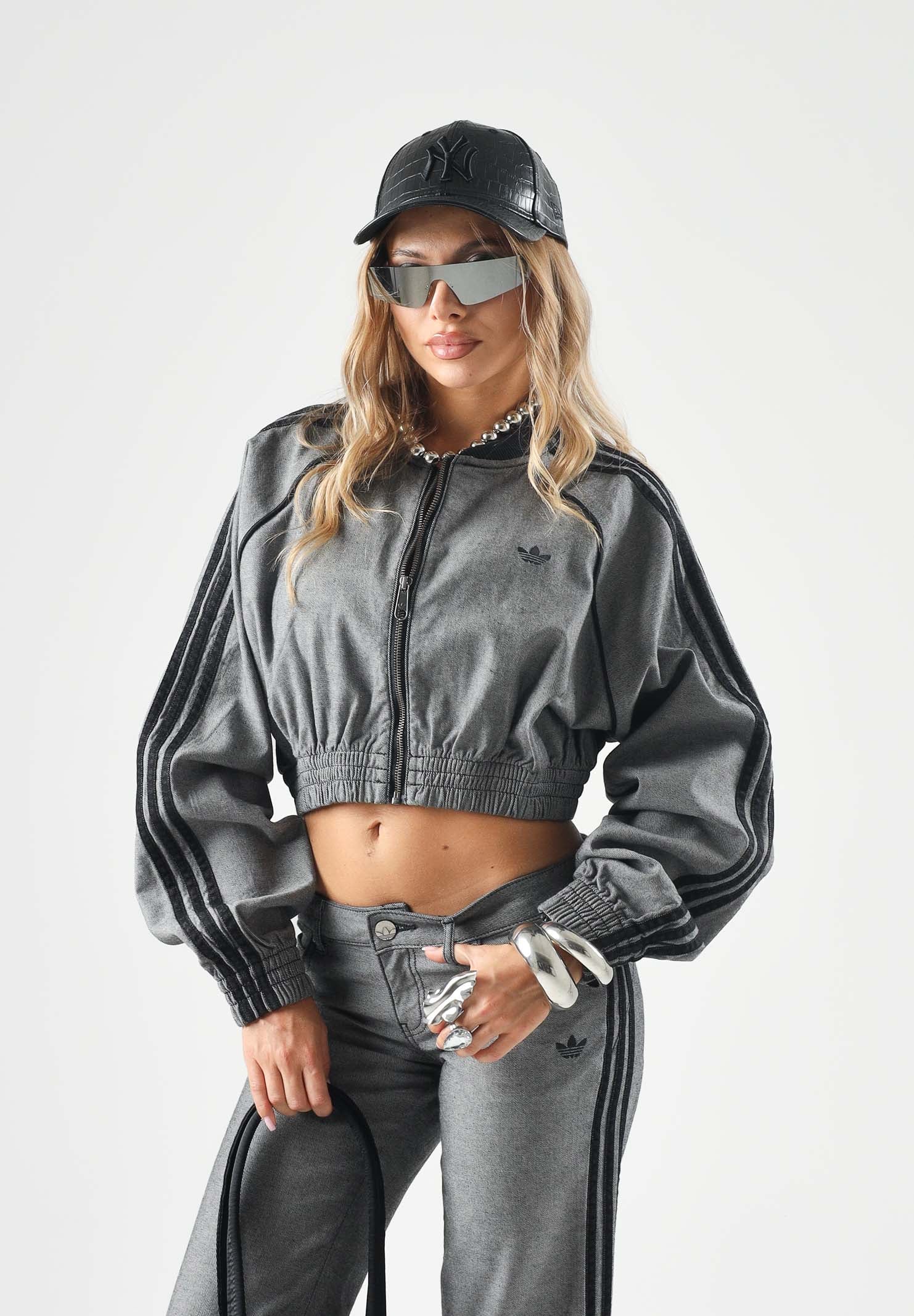 ADIDAS ORIGINALS Felpa con zip SST DENIM TRACKTOP grigia per donna con design cropped corto KS9215 . ADIDAS ORIGINALS 